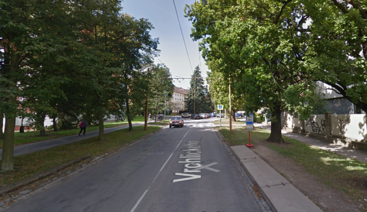 Ulice Vrchlického a Tolstého se dočkají nové vozovky, vylepší se zde i zastávky MHD