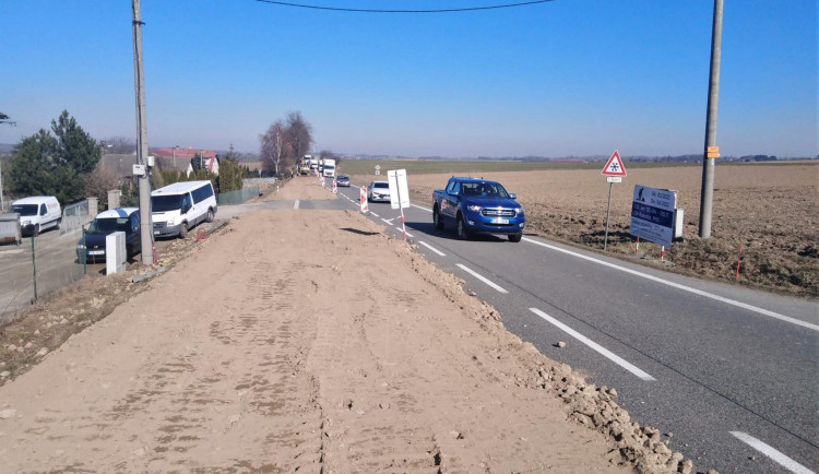 Výstavba protihlukové stěny v Radostíně začala. Řidiče na I/38 čeká částečné omezení