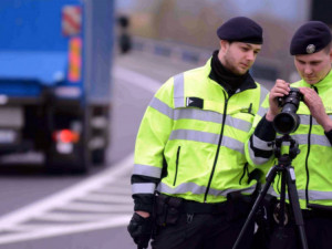 Policie bude dnes na 950 místech po celé ČR měřit rychlost aut. Hlídky budou k vidění i na Vysočině