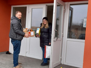 Jihlavská Charita pomohla už pětistovce uprchlíků z Ukrajiny. Nyní shání dětské přesnídávky a půllitrové minerálky