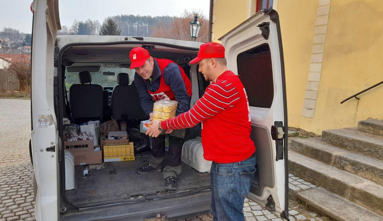 Převoz potravinové sbírky z farnosti v Brtnici