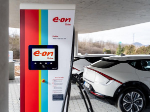 E.ON otevřel první ultrarychlý dobíjecí hub v Sulejovicích.