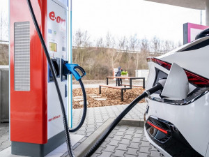 V dobíjecím hubu nabije pět aut najednou.