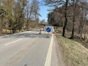 Oprava téměř 70 let starého mostu na I/19 začala. Dopravu na místě budou řídit semafory