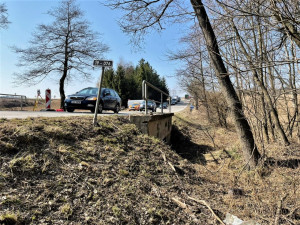 Oprava téměř 70 let starého mostu na I/19 začala. Dopravu na místě budou řídit semafory