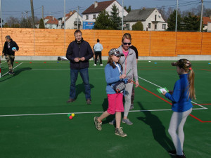 Lidé v Pocoucově mají nové víceúčelové hřiště. Do výstavby se na brigádách zapojili i místní obyvatelé