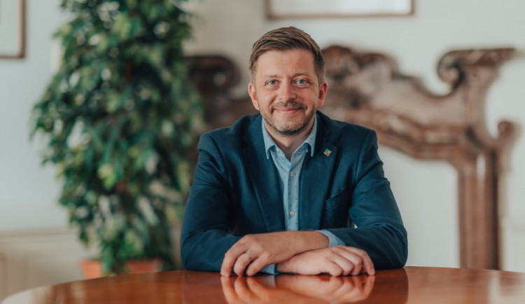 Ministr Rakušan bude v pátek debatovat v Jihlavě