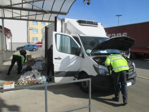 Celníci zastavili i řidiče, kteří vezli cigarety a alkohol bez všech potřebných náležitostí