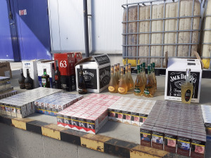 Celníci zastavili i řidiče, kteří vezli cigarety a alkohol bez všech potřebných náležitostí
