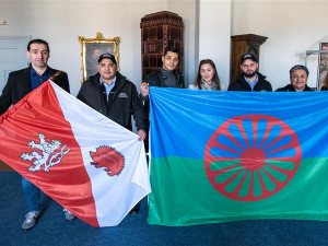 Dnes je Mezinárodní den Romů. Na jihlavské radnici proto vlaje romská vlajka, a to už třetí rok po sobě