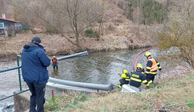 V Jihlavě unikla ropná látka do kanalizace. Naštěstí jen „jako", šlo o taktické cvičení