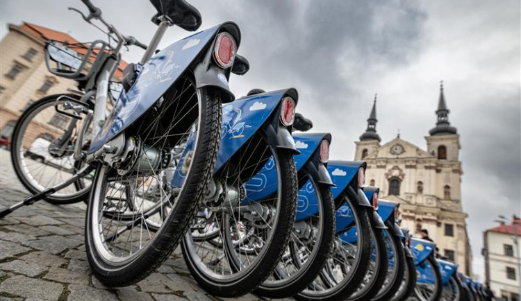 Sdílené kolo si v Jihlavě za první týden půjčilo skoro 1300 lidí. Zatím žádné se neukradlo ani zásadně nerozbilo
