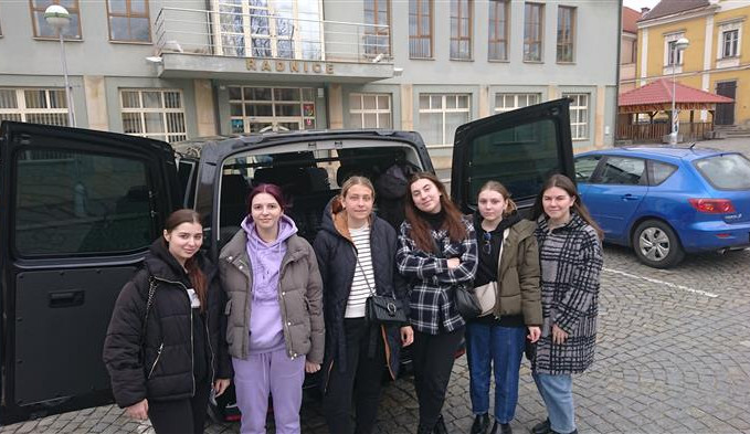 Na Vysočině budou ve školách pomáhat studentky bohemistiky ze Zakarpatí. Hlavně ukrajinským žákům s adaptací