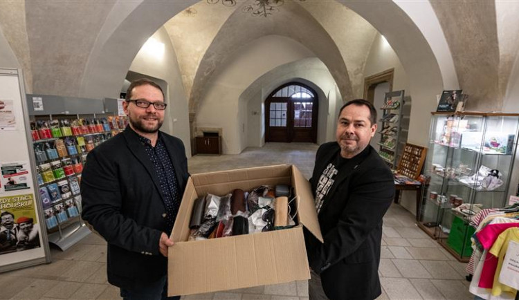 Jihlavané ukázali dobrá srdce, do Afriky věnovali téměř 300 brýlí
