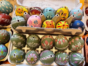 Bez malování by mě asi nebavil svět, říká pětasedmdesátiletá Helena, která už 20 let zdobí kraslice