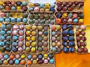 Bez malování by mě asi nebavil svět, říká pětasedmdesátiletá Helena, která už 20 let zdobí kraslice