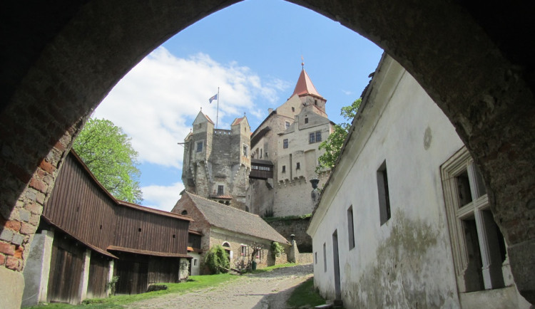 Pernštejn v roce 2005 poničil rozsáhlý požár. Následky byly odstraněny do tří let, vzpomíná kastelán