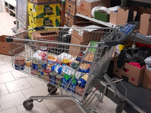 Jihlavská charita věnuje klientům půl tuny potravin a drogerie. Slabší výsledek sbírky se dal čekat, říká koordinátorka