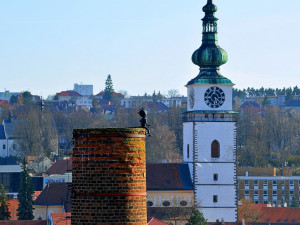 Největší věžní hodiny ve střední Evropě má Třebíč. Obě ručičky v součtu měří skoro 150 kilogramů