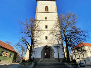 Největší věžní hodiny ve střední Evropě má Třebíč. Obě ručičky v součtu měří skoro 150 kilogramů