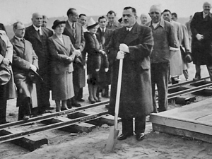 Samotné zahájení stavby,  na snígenerální ředitel Václav Nosek zdroj: ŘSDmku