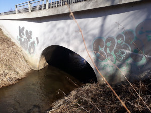 Oprava dvou mostů ve Vílanci začala. Část prací se obejde bez omezení, pak přibudou semafory