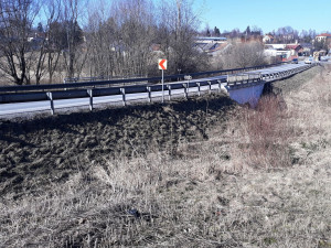 Oprava dvou mostů ve Vílanci začala. Část prací se obejde bez omezení, pak přibudou semafory