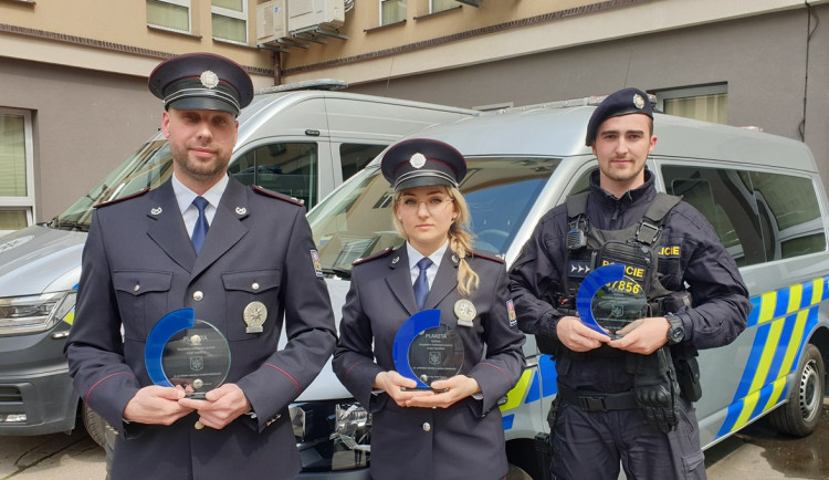 (Zleva) Petr Koníř, B. K. a Štěpán Kriegsmann. Dnešního ocenění se nemohl zúčastnit Jiří Brom