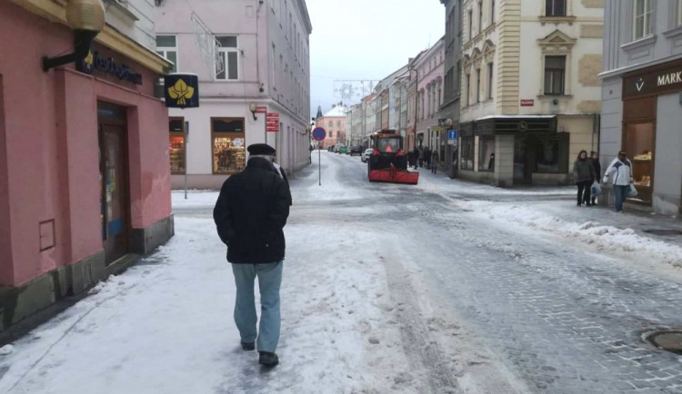 Zimní údržba silnic a chodníků v Jihlavě stála skoro 10 milionů korun. Nejdražší byl leden