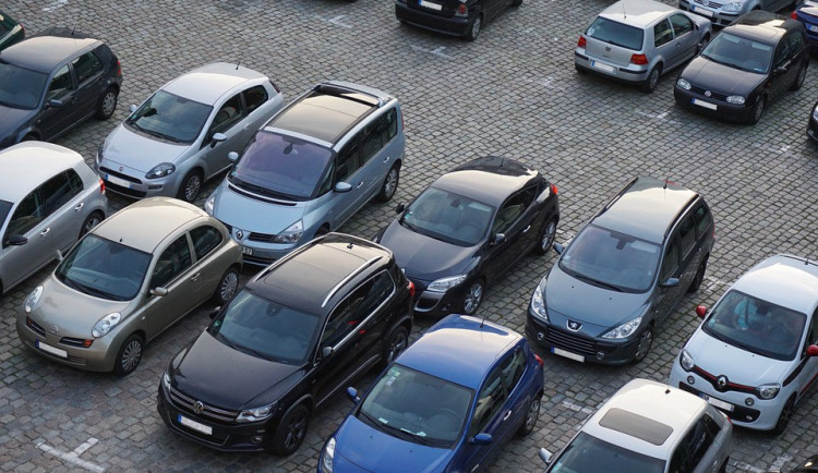Třebíč letos postaví záchytné parkoviště za 16,5 milionu korun. Místo tu najde skoro 200 řidičů