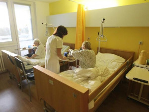 Jihlavská geriatrie má nové speciální podložky. Mají zamezit proleženinám