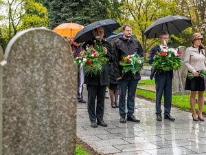 Pieta na jihlavském hřbitově. Zástupci města uctili památku padlých vojáků a připomněli si konec války