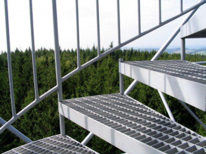 Tip na výlet: Dvacetiletá rozhledna Horní les. Při dobrém počasí z ní dohlédneme až na Praděd nebo do Krkonoš