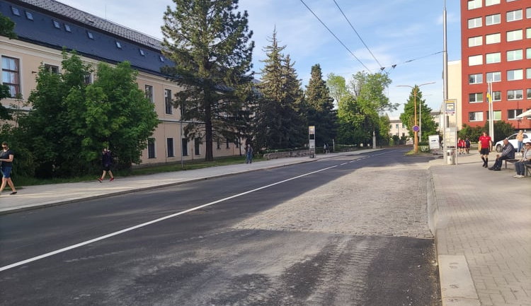 Jsme z nejhoršího venku? Dneska se motoristům otevřela Tolstého ulice, oproti plánům o 11 dní dříve