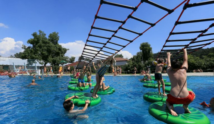 Koupaliště v Brně zahajují sezonu. Ceny zůstávají stejné jako loni