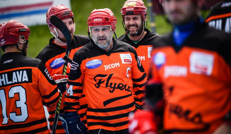 Jihlavské hokejbalové semifinále vyšlo lépe Flyers, městského rivala SK porazili 3:1 na zápasy