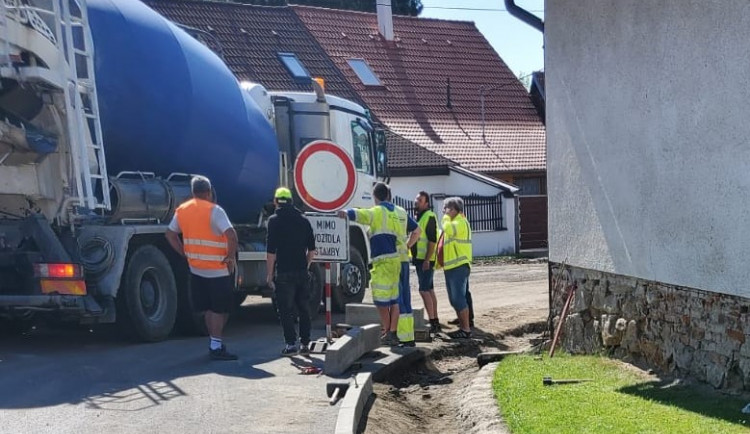 Skvělá zpráva pro řidiče. Se začátkem prázdnin by měl být průjezdný opravovaný úsek na I/37