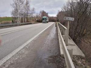 Náročnější cestování na I/34. U Havlíčkova Brodu dnes začala oprava dvou mostů