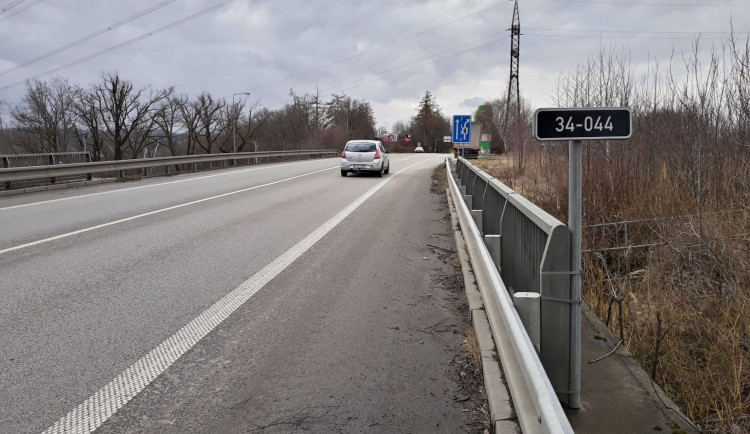 Náročnější cestování na I/34. U Havlíčkova Brodu dnes začíná oprava dvou mostů