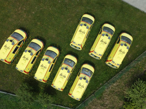 Sedmistupňová převodovka, rychlost až 190km/h. Prohlédněte si zblízka nové sanitky krajských záchranářů