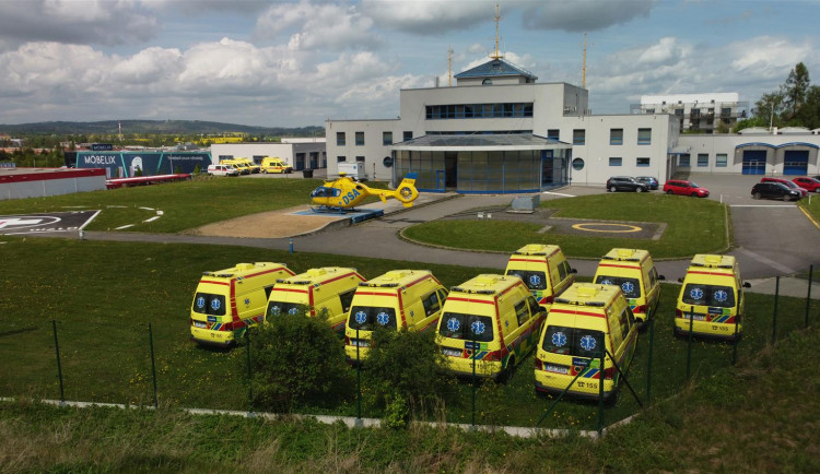 Sedmistupňová převodovka, rychlost až 190km/h. Prohlédněte si nové sanitky krajských záchranářů