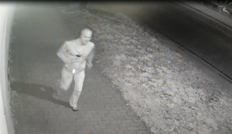 Policie pátrá po účastníkovi konfliktu z konce dubna. Poznáte ho na videu?