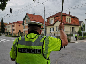 Čtrnáct policistů včetně dvou žen dnes soutěžilo v Jihlavě. Ukázali se na křižovatce i na polygonu