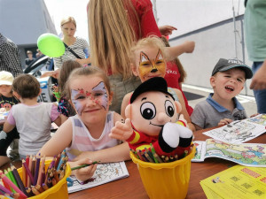 FOTO: Lidé v Jihlavě zažili den se záchranáři. Zkoušela se resuscitace a poprvé i simulátor vrtulníku