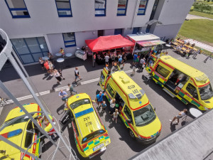 FOTO: Lidé v Jihlavě zažili den se záchranáři. Zkoušela se resuscitace a poprvé i simulátor vrtulníku