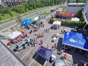 FOTO: Lidé v Jihlavě zažili den se záchranáři. Zkoušela se resuscitace a poprvé i simulátor vrtulníku