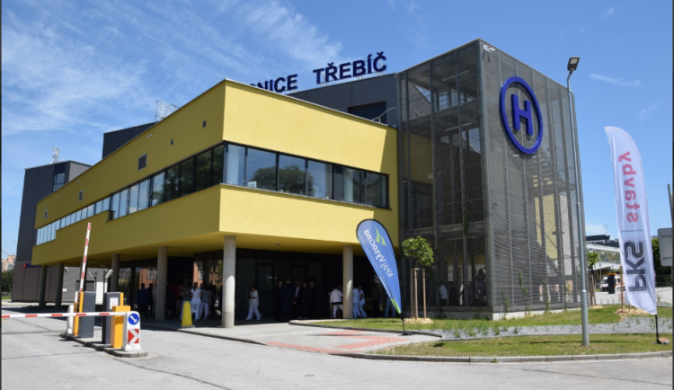 Nová etapa třebíčské nemocnice. Do provozu byly uvedeny nové operační sály, stály víc než 400 milionů 