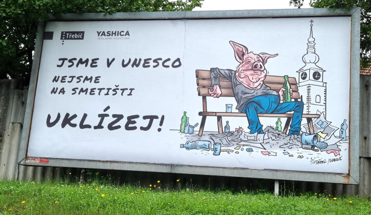 Nebuď prase! Město Třebíč zostřilo kampaň proti nepořádným občanům, výzvy jsou i na billboardech