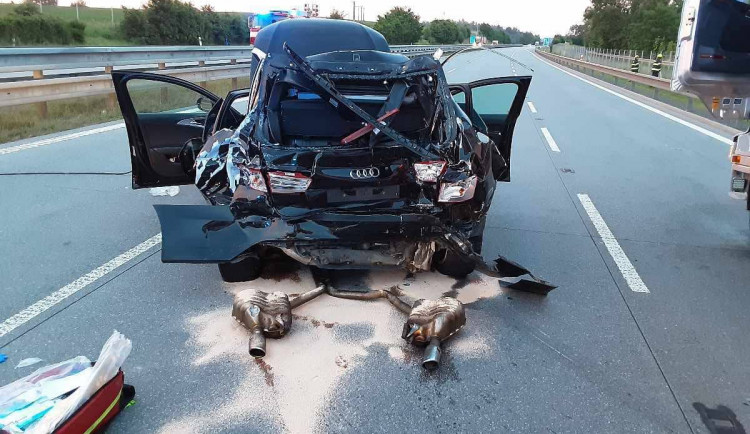 Ranní střet dodávky a osobáku si vyžádal těžké zranění. Dálnice na Brno je na 79. kilometru již průjezdná