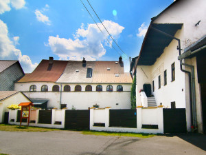 Novoveselský bývalý mlýn vedle bytu prezidenta Miloše Zemana je na prodej